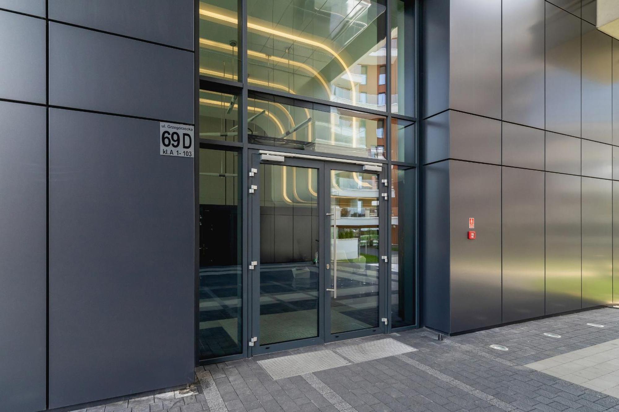 Elegancki Apartament Z Balkonem Dla 4 Osob By Renters Krakau